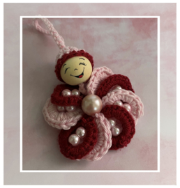 Gehaakte bloem met kralen - roze-bordeaux rood