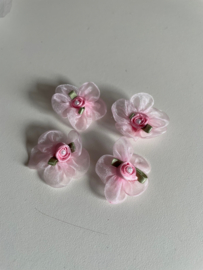 (BLO-004) 4 organza bloemetjes met roosje - roze - 25mm