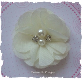 (BLzc-011) Chique bloem - pareltjes & strass - creme - 5cm