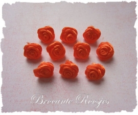 (R-011a) 10 satijnen roosjes - d. oranje - 10mm