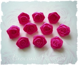 (RM-008) 10 satijnen roosjes -  fuchsia - 15mm