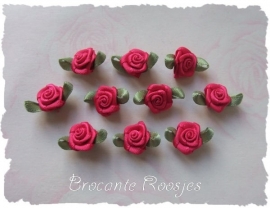 (Rb-007) 10 satijnen roosjes met blaadje - azalea - 17mm