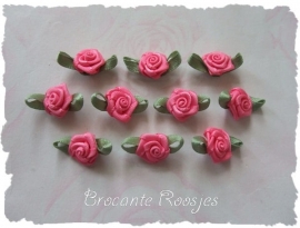 (Rb-006) 10 satijnen roosjes met blaadje - roze - 17mm