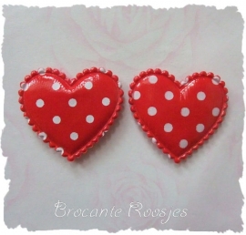 (H-035) 2 polka dot hartjes met glans - rood - 35mm