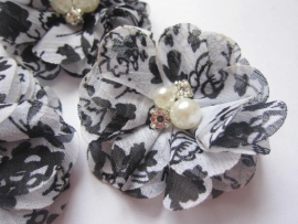 (BLzc-033) Chique bloem - pareltjes & strass - gebloemd - zwart/wit - 5cm