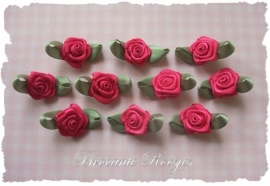 (RMb-024) 10 satijnen roosjes met blaadje - azalea - 27mm