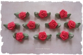 (RMb-023b) 10 satijnen roosjes met blaadje - fuchsia - 27mm