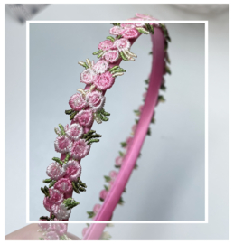 (BL-BO-020) Geborduurde bloem - roosjes - roze - 1,5cm (per stuk)