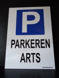 Kunststof  bord met opdruk  "P" + ARTS - Art.nr.0026