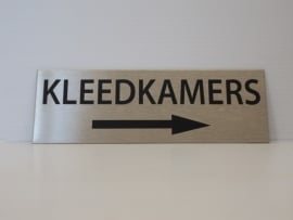 RVS deurplaatje, opschrift "KLEEDKAMERS" +pijl rechts 15x5cm