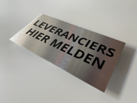 RVS deurplaatje, opschrift "LEVERANCIERS HIER MELDEN" 18x9cm