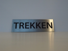RVS deurplaatje, tekst TREKKEN 15 x 5 cm