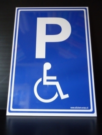 Kunststof  bord met opdruk  "P" + pictogram mindervaliden - Art.nr.0028