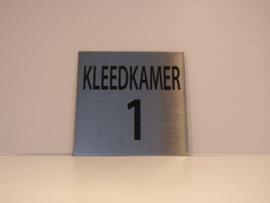 RVS deurplaatje , tekst KLEEDKAMER 1, 9 x 9 cm
