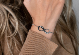 Armband van Zilver met Infinity Naamhanger Names4ever