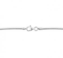 Zilveren Omega Collier met Gescratchte Hanger