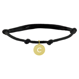 Zwarte Knooparmband met 14K Gouden Ronde Letter Hanger C