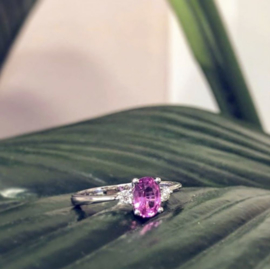 Excellent Jewelry Witgouden Ring met Roze Saffier en Diamanten