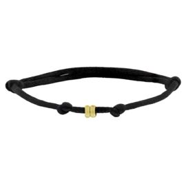 Zwarte Satijnen Armband met 2x Gouden Ringetjes (heren lengte)