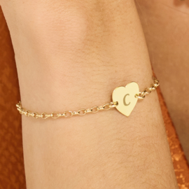 Gouden Armband met Hartvormige Letterhanger > Names4ever