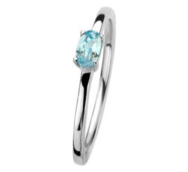 Zilveren Ring met een Ovaalvormige Lichtblauwe Topaas
