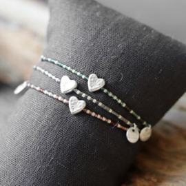 Metalen Zilverkleurige Armband met Hartje en Zwarte Decoraties