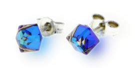 Felblauwe Glaskristallen Kubus Oorstekers van Spark Jewelry