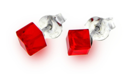 Rode Glaskristallen Kubus Oorstekers van Spark Jewelry