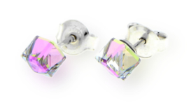 Licht Paarse Glaskristallen Kubus Oorstekers van Spark Jewelry