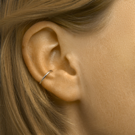 Slanke Bolstaande Earcuff met Bolletjes van Zilver