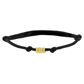 Zwarte Satijnen Armband met 4x Gouden Ringetjes (heren lengte)