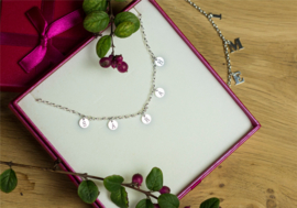 Naamketting met Meerdere Rondjes en Letters van Zilver | Names4ever