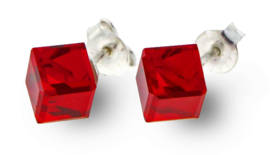 Stevige Rode Glaskristallen Kubus Oorstekers van Spark Jewelry