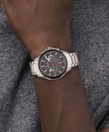 Tommy Hilfiger Zilverkleurig Heren Horloge met Donkergrijze Wijzerplaat