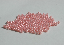 Kleine glaspareltjes in zachtroze, 4 mm (P-142)