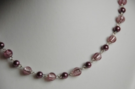 Snoepje: gekettelde ketting met silverfoil en pareltjes in amethyst/grijs (KD-007)