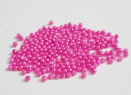 Kleine glaspareltjes in fuchsiaroze, 4 mm (P-140)