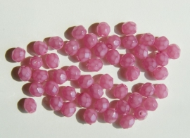 Rose facetkraaltjes in melkglas (F-015-CB)