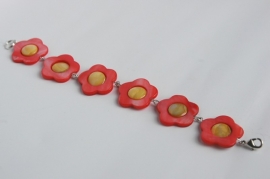 Armband van parelmoer schelp: zachtrode bloem (AB-021)