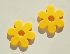 Grote bloemkralen in geel, 2 stuks (AC-114-PH6)