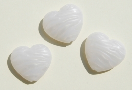 Hartjeskralen wit met parelmoer gestreept (AC-104-PH6)