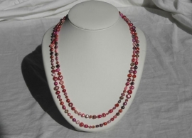 Ketting van zoetwaterparels in rose-rood-paars (ZWPK-001)