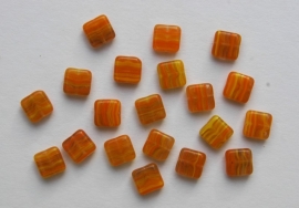 Platte vierkante kralen in oranje-geel (CB-078)