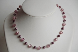 Snoepje: gekettelde ketting met silverfoil en pareltjes in amethyst/grijs (KD-007)