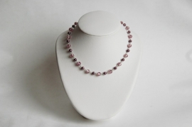 Snoepje: gekettelde ketting met silverfoil en pareltjes in amethyst/grijs (KD-007)