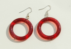 Oorbellen: Rode ringen met interne glinstering (OBD-009)