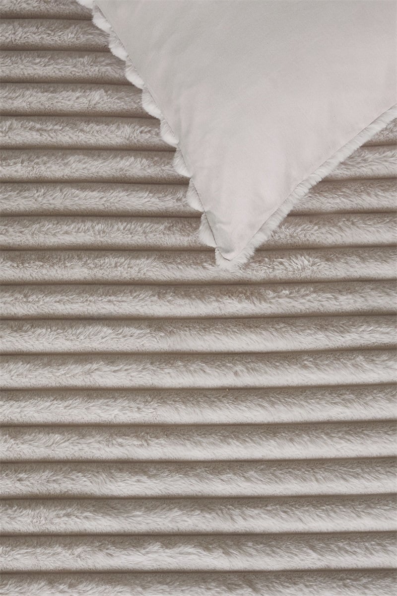 a1/ Riviera Maison dekbedovertrek Furry Stripes - 240 x 200/220 cm + 2x 60 x 70 cm - Off-white 333127