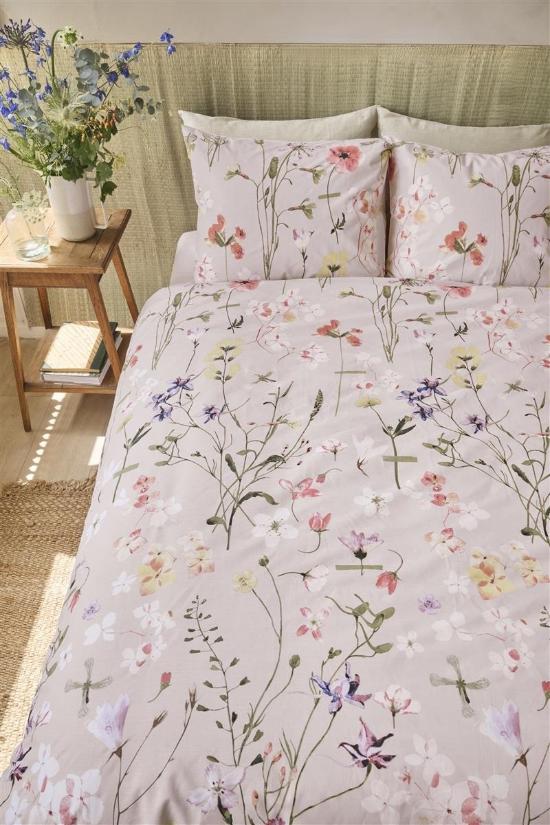 DE m1/ Beddinghouse Flowerlove - 155 x 220 cm - Sand 330002