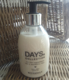 Hand Lotion Days Lovely Lily (zwarte tekst)