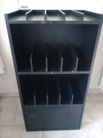 Display Black 52 breed x 32Diep x 102,5  hoog(showmodel) evt te gebruiken als boekenkastje